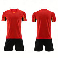 Maillots de football sur mesure provenant de l'usine d'origine sont en vente à bas prix