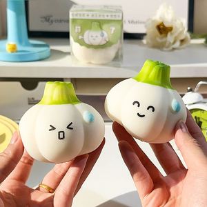 Juguete Antiestrés Personalizado con Forma de Ajo - Ajo Realista - Juguete Creativo para Aliviar el Estrés con Rebote Lento - Product Image 3