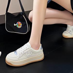 Vendita calda di moda elegante con suola spessa sneakers da donna casual abbinata a colori <span class=keywords><strong>scarpe</strong></span> <span class=keywords><strong>sportive</strong></span> con lacci produttori in Cina - Product Image 3