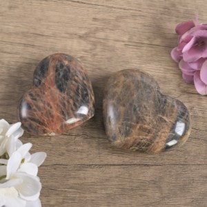 Venta al por mayor de piedra de palma tallada en forma de corazón de piedra lunar gris, de cristal natural pulido, para regalo - Product Image 4