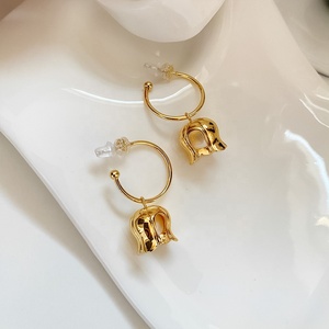 2024 bijoux vintage style français muguet boucles d'oreilles perle d'eau douce naturelle pétales dorés boucle d'oreille pour dame - Product Image 3
