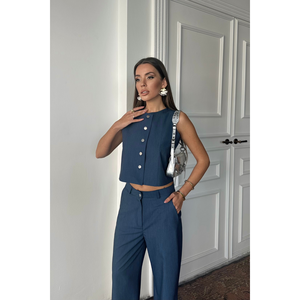 Conjunto de 2 Piezas para Mujer, Camisa sin Mangas y Pantalón de TENCEL Color Índigo, Diseño de Traje a Juego - Product Image 2