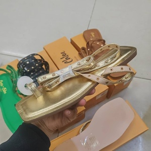 Tongs pour femmes mode clou <span class=keywords><strong>cheville</strong></span> Bracelet sangle sandales plates femmes pantoufle <span class=keywords><strong>en</strong></span> gros - Product Image 5