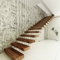 Escaliers en acier inoxydable de luxe intemporels: ornés de balustrades en bois pour un loft luxueux et aéré