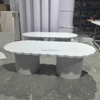 Maßgefertigter Moderner Partytisch Weißer PVC-Acryl Ovaler Esstisch für Kinder zur Hochzeits- und Partydekoration