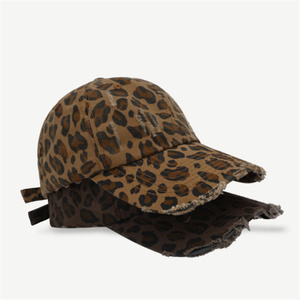 Berretto da Baseball regolabile in cotone non strutturato con Logo personalizzato piatto ricamato per uso quotidiano con stampa leopardata con effetto angosciato - Product Image 4