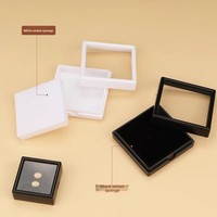 Boîte à bijoux moderne transparente en acrylique avec présentoir en mousse à mémoire de forme pour anneau de pierres précieuses en vrac