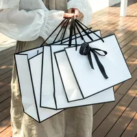 China Hersteller Weiß Luxus Gedruckt Geschenk Kunden Einkaufen Papiertüte Mit Ihrem Eigenen Logo und bowknot