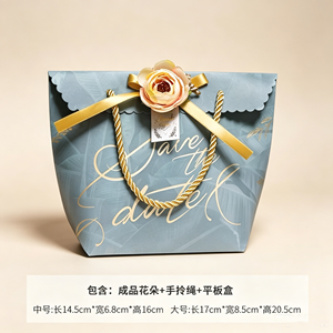 Eco‑friendly Recyclable Scalloped Edge Paper Gift Bags Wholesale With Twine Handle Ribbon Closure Artificial Flower - Product Image 1