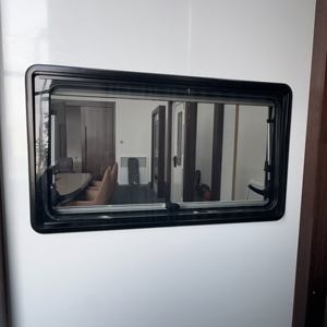 Fenêtre de vision de moteur à <span class=keywords><strong>coin</strong></span> rond monobloc sans soudure pour la maison/RV/<span class=keywords><strong>caravane</strong></span>/maison mobile avec store à défilement et couverture de voiture Flyscreen - Product Image 2