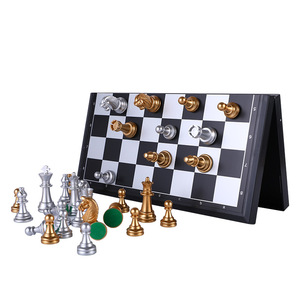 Set di <span class=keywords><strong>Scacchi</strong></span> Magnetico Portatile in Plastica, Pezzi Oro e Argento, Bianco e Nero, Vendita all'Ingrosso, Gioco da Tavolo per Competizioni, in Scatola, Zhejiang - Product Image 5
