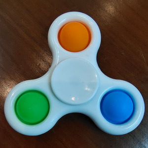 Bán buôn Silicone đơn giản lúm đồng tiền <span class=keywords><strong>Fidget</strong></span> Spinner Đồ chơi nhựa Popper đẩy bong bóng giải nén đồ chơi cho trẻ em - Product Image 6