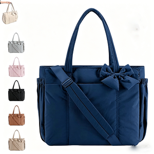 Sac fourre-tout tendance, design portable, matériau en nylon imperméable avec fermeture éclair, sac à main décontracté durable pour femmes, modèle 2025 - Product Image 1
