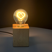 Globe en verre moderne 2W A60 220V-240V avec ampoule en forme de cœur Veilleuse LED pour éclairage ambiant de chambre Base en bois