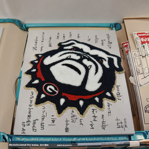 Parche Bordado en 3D de 26 cm de los Georgia College Bulldogs, con Lentejuelas, Termoadhesivo, Hecho de Tela Chenille - Product Image 3