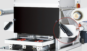 เครื่องบรรจุภัณฑ์สูญญากาศแบบถาดอัตโนมัติ รุ่น DQ305L-E สำหรับผลไม้และอาหาร  บรรจุได้ 180 กล่อง/ชั่วโมง ใช้ฟิล์มยืดพลาสติก - Product Image 5