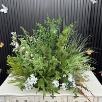 Chemin de table en herbe artificielle haute et réaliste en soie/plastique pour décoration de mariage moderne, durable et fleuri