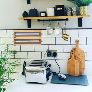 Dispensador de almacenamiento 3 en 1 para papel de aluminio y película adhesiva y papel pergamino Dispensador de envoltura de plástico de bambú con cortador deslizante - Product Image 6