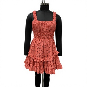 Jolie robe courte rouge corail brodée à volants, col carré, sans manches, coupe trapèze, décontractée, pour l'été - Product Image 1