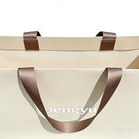 Sacs de shopping en papier kraft avec poignées, personnalisables par le fabricant OEM, impression de logo, design écologique, emballage cadeau pour boutique de détail