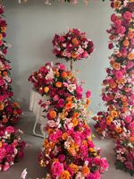 Neue 2,4*2,4-m große rosarote, pinkfarbene Kunstblumen Hochzeits-Hintergrundbogen-Dekoration Blumenarrangement Blumenbälle