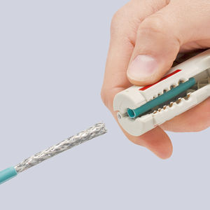 Herramienta para pelar cables Knipex con cuchilla de plástico para una preparación precisa de los cables - Product Image 1