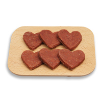 Des biscuits nourrissants pour chat avec des garnitures douces à l'intérieur, des collations croustillantes, de la nourriture pour chat