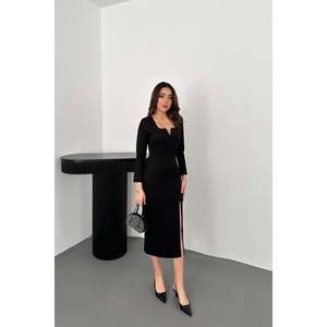 Robe fourreau élégante en crêpe noir, dos nu avec fente, taille naturelle, tenue de soirée - Product Image 5