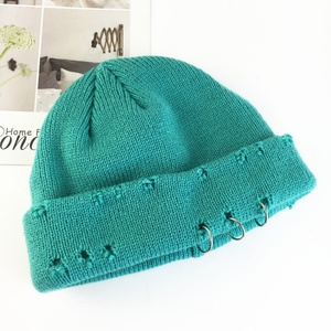 Gorro de punto con orificios de aro de hierro, estilo coreano, unisex, para parejas, moderno, cálido, para otoño e invierno - Product Image 4