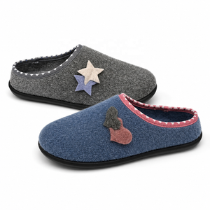 Grossiste Pantoufles Femme Appliqué Étoile Cœur Bout Fermé Polaire Semelle Caoutchouc Antidérapante - Product Image 1