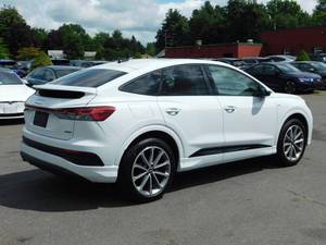 Audi Q4 E-Tron Sportback AWD 4 puertas, cuero, R18, ACC, automático, volante a la izquierda, portaequipajes de techo de aluminio oscuro, usado - Product Image 3