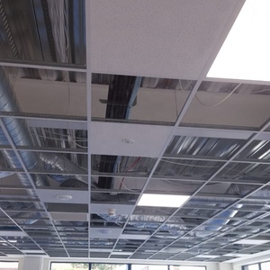 Plafond en grille métallique décorative ignifuge et antirouille en acier galvanisé certifié ISO9001 Saintec au design moderne, suspension en T - Product Image 1