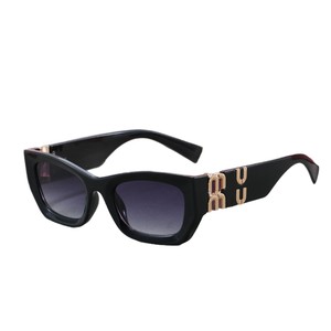 25 Nuovi <span class=keywords><strong>Occhiali</strong></span> <span class=keywords><strong>da</strong></span> <span class=keywords><strong>Sole</strong></span> <span class=keywords><strong>Donna</strong></span> Miu Stile Retrò Francese 09 Versione High-End Montatura Quadrata in Acetato con Lettere in <span class=keywords><strong>Metallo</strong></span> che Coprono il Viso Protezione UV400 - Product Image 5