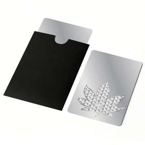 Broyeur à herbes en argent de la taille d'une carte de crédit, accessoires pour fumer, broyeur à herbes en métal personnalisé, carte - Product Image 3