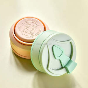 แก้วกาแฟซิลิโคนรูปดาวสีแดงสำหรับเด็ก พับได้ นำกลับมาใช้ใหม่ได้ พกพาสะดวก ความจุขนาดใหญ่ เก็บความร้อน/เย็น แก้วกีฬาเดินทางพร้อมฝาปิดหลอดดูด - Product Image 6