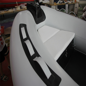Barco RIB390C de 13 pies de Fábrica China, Bote Inflable de Fibra de Vidrio con Consola Central, RIB y Motor Fuera de Borda para Pesca - Product Image 4