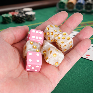 Vente en gros de dés de jeu de rôle D&D avec logo imprimé, 7 jeux de dés en résine à coins arrondis, dés à 6 faces roses, dés de backgammon - Product Image 2