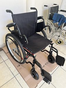 Fauteuil roulant tout-terrain de haute qualité pour soins à domicile et hôpitaux, à vendre - Product Image 6