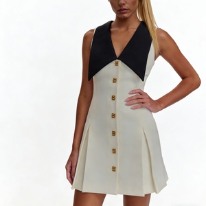 Vestido Mini con Cuello Blanco y Negro para Mujer - Vestido Formal Plisado con Botones Dorados, Vestidos de Moda - Product Image 4