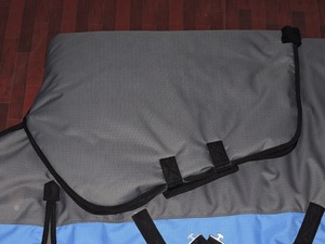 Manta de Invierno para Caballo 100% Impermeable y Transpirable, Ripstop, 1200D, Peso Medio, Dos Correas Abdominales, Personalizable - Product Image 2