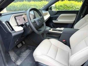 <span class=keywords><strong>Volvo</strong></span> <span class=keywords><strong>XC70</strong></span> 2026 1.5T <span class=keywords><strong>FWD</strong></span> Híbrido Enchufable SUV Automático de Largo Alcance con Diseño Escandinavo - Product Image 5