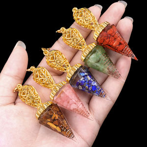 Naturel 7 Chakra Pendule Pierres Précieuses Chips 6 Facettes Hexagonal Or Pointu Résine Spirituel Pendentif Divination Wicca - Product Image 1