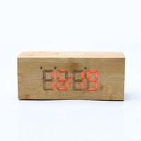 Bamboe Digitale Desktop Alarm Led Houten Tafel Klok Met Draadloze Oplader