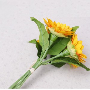 Bouquets <span class=keywords><strong>de</strong></span> tournesols artificiels à 5 têtes, tournesols artificiels bon marché pour la décoration <span class=keywords><strong>de</strong></span> la maison, bouquet <span class=keywords><strong>de</strong></span> tournesols artificiels - Product Image 4