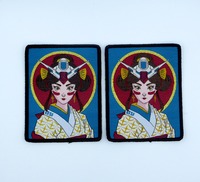Écusson tissé personnalisé avec logo, à coudre ou à thermocoller, pour vêtements, accessoires et marques privées.