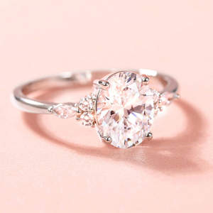 Anillo de compromiso SGARIT personalizado de oro blanco de 14K con certificado IGI, diamante cultivado en laboratorio de 2 quilates, estilo clásico con 6 piedras laterales VVS D para mujer - Product Image 2