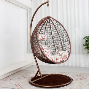 Hot Sale Gartenmöbel Moderne Patio Schaukeln Single Adult Seat Garden Rattan Hanging Round Egg Chair Schaukel mit Stand Metall