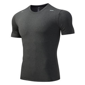 T-shirt d'été sportif uni pour homme, coupe ajustée, manches courtes, séchage rapide, respirant, ensemble de vêtements de sport pour l'entraînement au basketball et la course à pied - Product Image 1