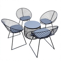 Ensemble de mobilier d'extérieur pour réceptions et loisirs, style influenceur, pour villa de cour nordique, comprenant tables et chaises en fer forgé et table basse en pierre de porcelaine