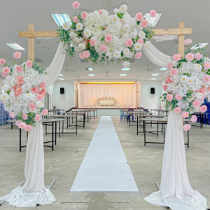 Alfombra de Boda Blanca y Roja Económica, 100% Poliéster, Alfombra Desechable para Exposiciones, Alfombra de Pared a Pared para Eventos, de Fábrica China - Product Image 1